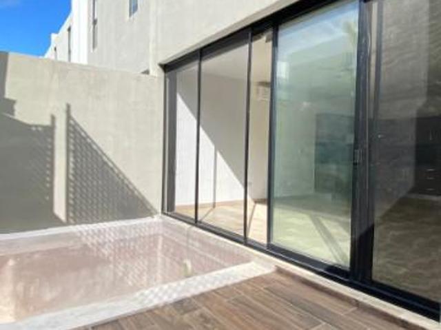 Thownhouse en renta en privada residencial santa Gertrudis copo, con piscina
