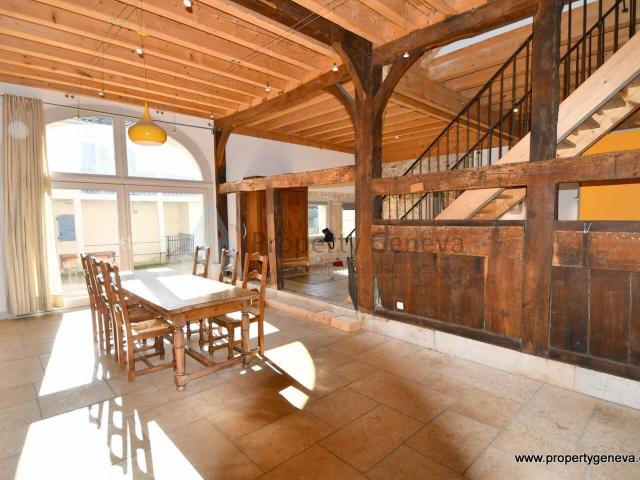 THOIRY: Location corps de ferme réhabilité, 270 m2 utiles, proc