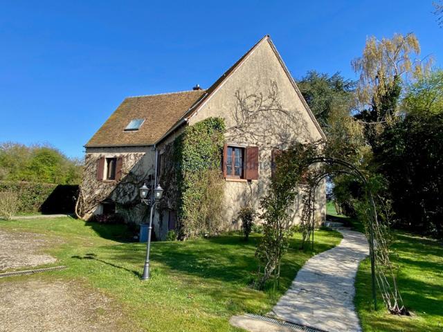 Thoiry Près. Maison d'architecte de 9 pièces principales sur