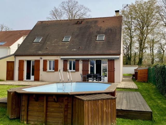 Maison traditionnelle de 2010 comprenant 6 pièces principale