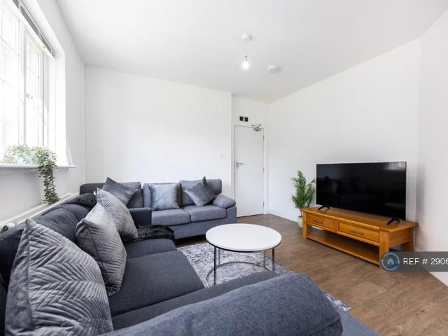 Thomas Bata Avenue, Tilbury, RM18 6 bed semi detached house to rent £6,999 pcm £1,615 pw