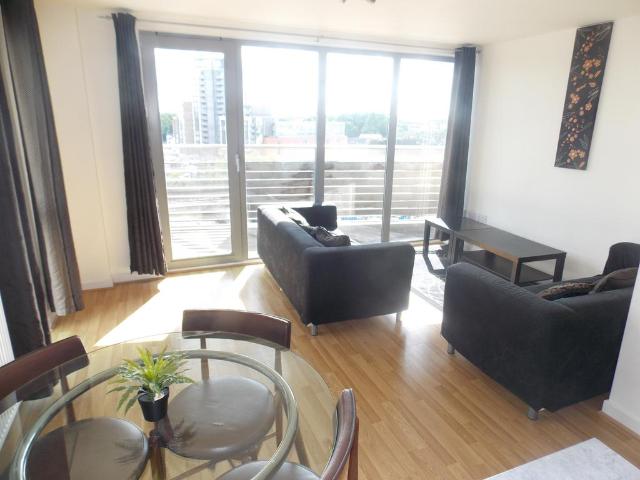 Thomas Fyre Court, High Street. 2 bed apartment to rent £2,200 pcm £508 pw