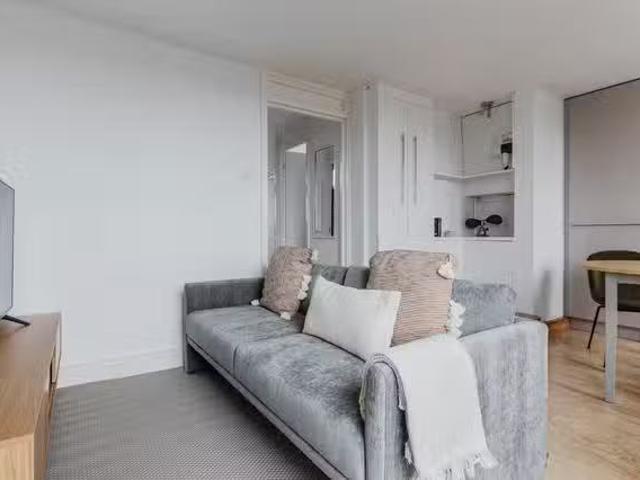 Thomas More Street, St Katharine's & Wapping 1 Bedroom 1 B.