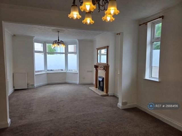 Thomas St, Wellingborough, NN8 3 bed end of terrace house to rent £1,399 pcm £323 pw