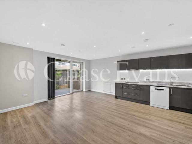 Thomas Road, Poplar, London, E14 1 bed flat to rent £2,100 pcm £485 pw