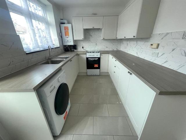Thompson Close, Langley, Berkshire SL3, 2 bed terraced house to rent, £1,700 pcm | PrimeLocation