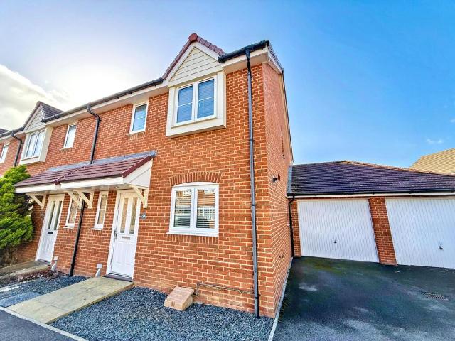 Thompson Grove, Littlehampton 3 bed end of terrace house to rent £1,600 pcm £369 pw