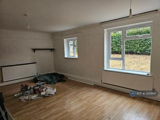 Thompson House, Southall, UB1 2 bed flat to rent £1,650 pcm £381 pw