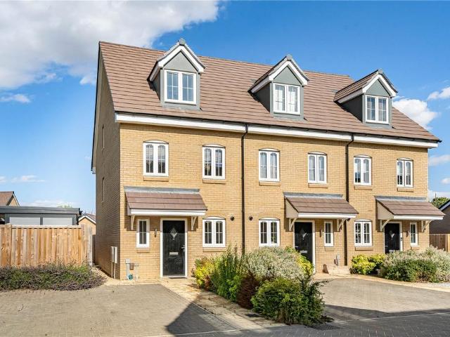 Thompson Place, Peterborough PE7 3 bed end of terrace house to rent £1,350 pcm £312 pw