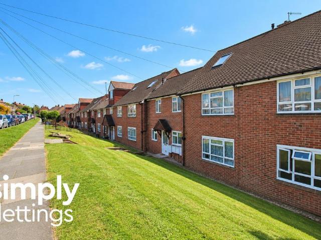 Thompson Road, Brighton BN1, 2 bed flat to rent, £1,395 pcm | PrimeLocation