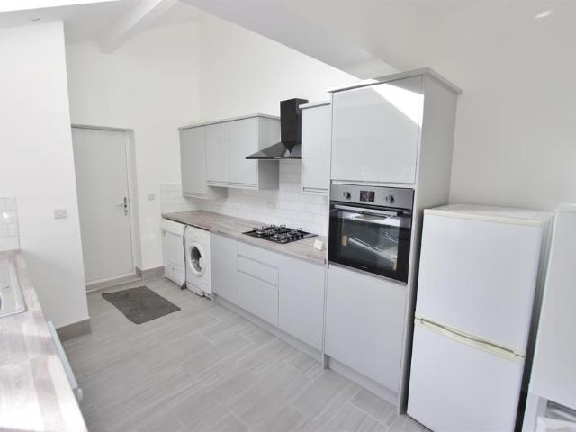 Thompson Road, Sheffield, S11 8RA 6 bed terraced house to rent £455 pcm £105 pw