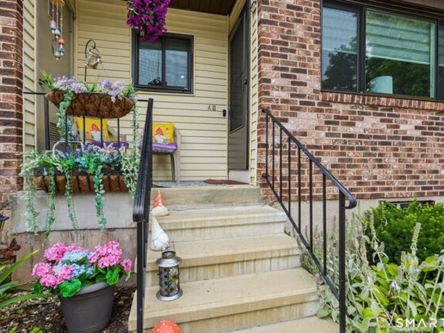 Thompson St Apt E, East Haven, Home For Sale