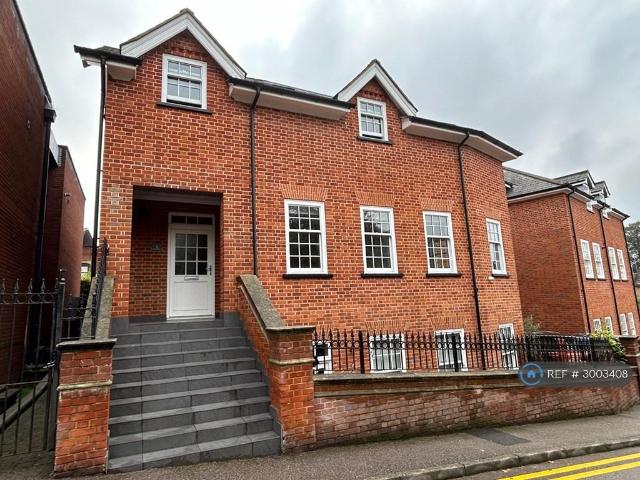 Thompsons Close, Harpenden, AL5 3 bed flat to rent £2,750 pcm £635 pw