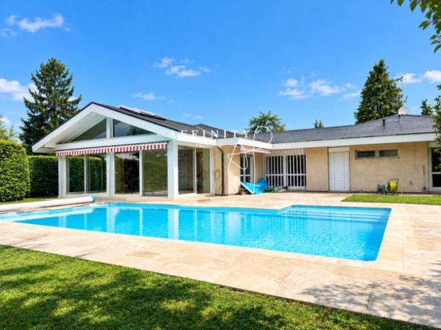 THÔNEX – Elegante einstöckige Villa mit Schwimmbad in einer ruhigen Wohnumgebung