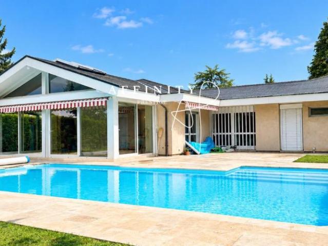 THÔNEX ? Élégante villa de plain pied avec piscine, dans un environnement calme et résidentiel