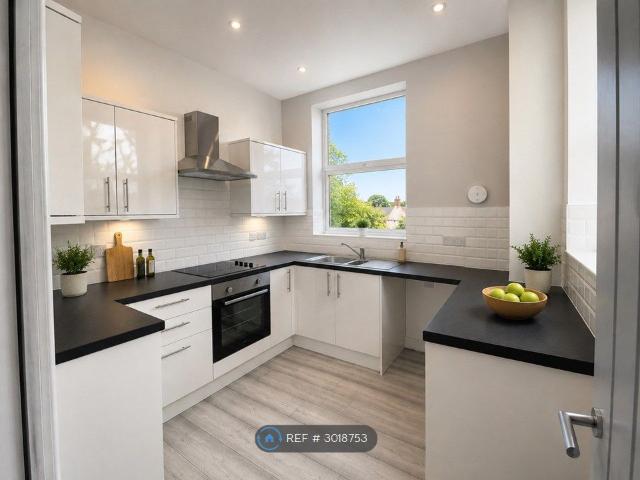 Thorburn Road, Wirral CH62, 2 bed flat to rent, £900 pcm | PrimeLocation