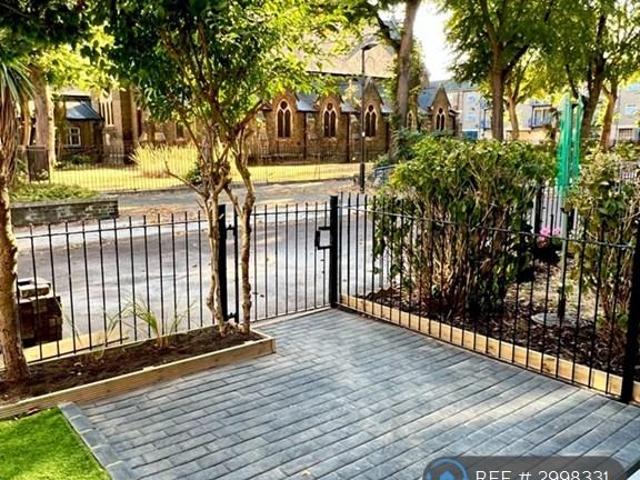 Thorburn Square, London, SE1 2 bed flat to rent £2,750 pcm £635 pw