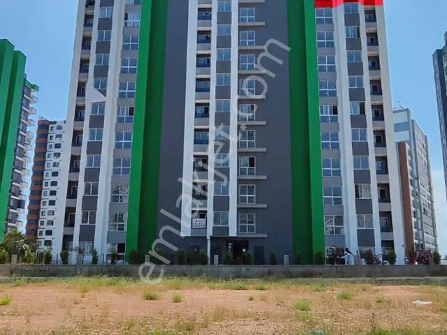 Thor'dan Mezitli'de Emerald Platınum Sitesinde 2+1 Kiralık Daire