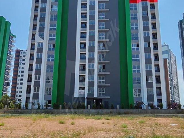 THOR'DAN MEZİTLİ'DE EMERALD PLATINUM SİTESİNDE 2+1 KİRALIK DAİRE