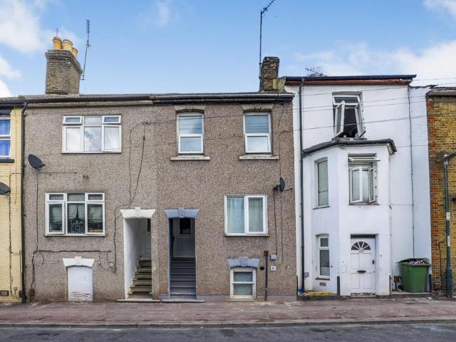 Thorold Road, Chatham, ME5 3 bed terraced house to rent £1,300 pcm £300 pw