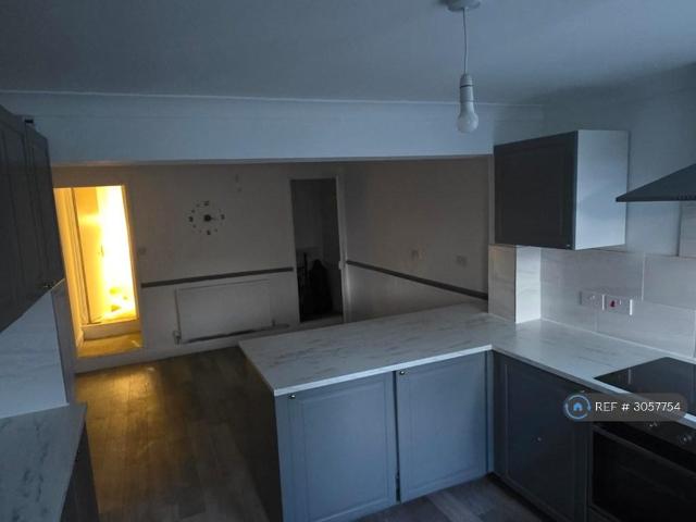 Thorold Road, Chatham, ME5 3 bed terraced house to rent £1,500 pcm £346 pw