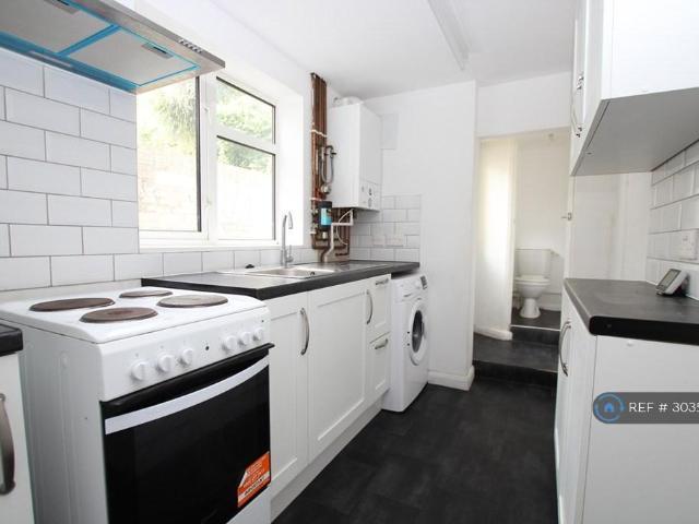 Thorold Road, Chatham, ME5 2 bed terraced house to rent £1,200 pcm £277 pw