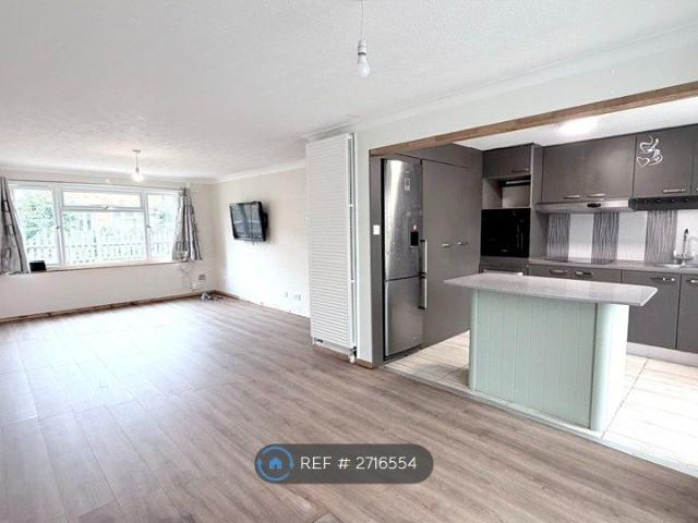 Thorn Walk, Sittingbourne ME10, 4 bed end terrace house to rent, £1,550 pcm | PrimeLocation