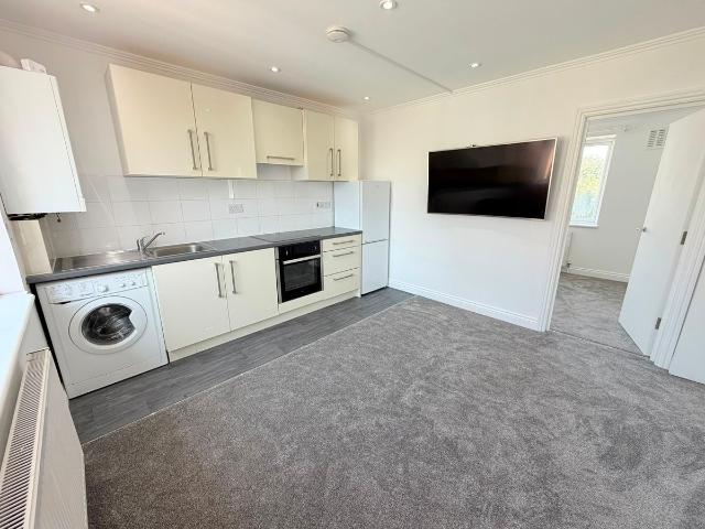 Thorn Close, Northolt UB5, 1 bed flat to rent, £1,495 pcm | PrimeLocation