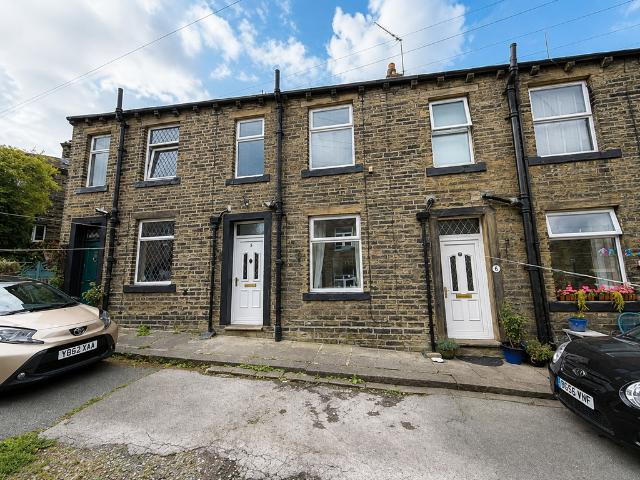 Thorn Street, Haworth, Keighley, BD22. 2 bed terraced house to rent £795 pcm £183 pw