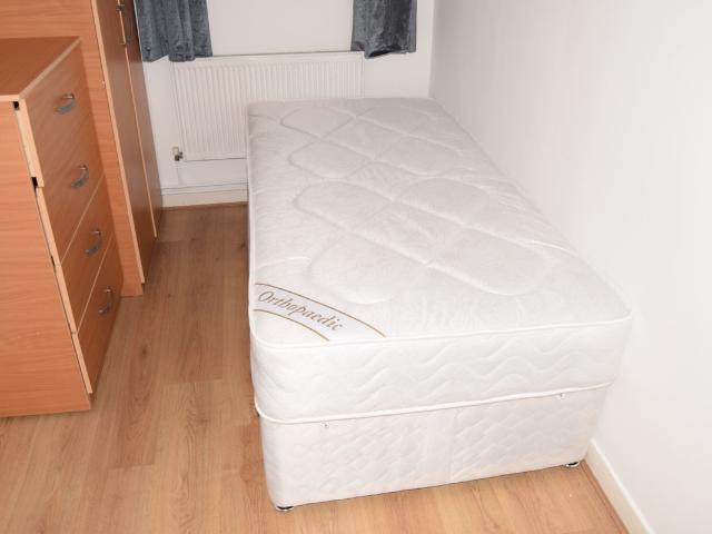 Thornaby House, Room 4, Canrobert Street, Bethnal Green E2, Room to rent, £800 pcm | PrimeLocation