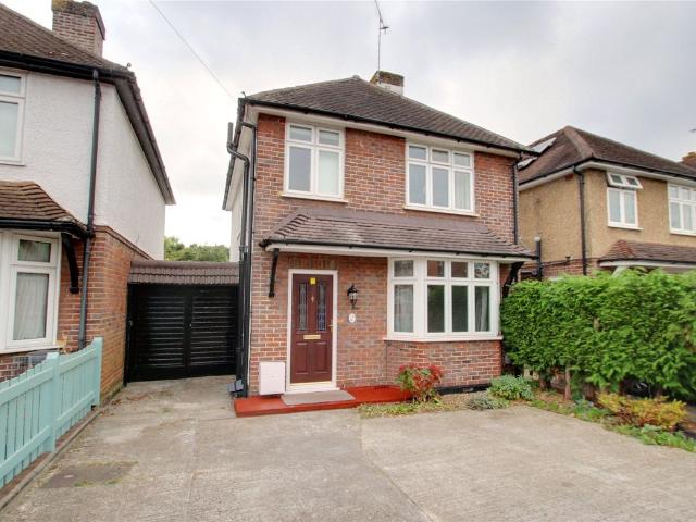 Thornash Road, Horsell, Surrey GU21, 3 bed detached house to rent, £1,895 pcm | PrimeLocation