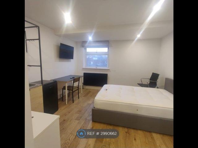 Thornbury, London NW4, Studio to rent, £1,250 pcm | PrimeLocation