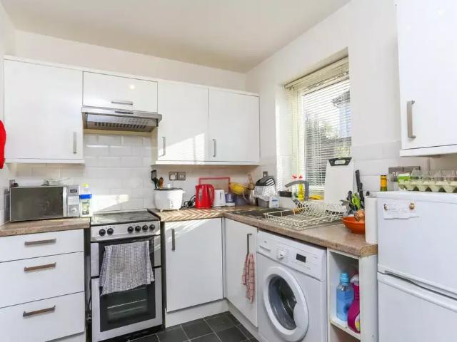 Thornbury Road, Isleworth TW7 1 bed flat to rent £1,600 pcm £369 pw