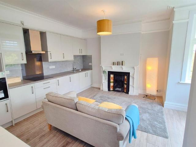 Thornbury Road, Isleworth TW7, 2 bed flat to rent, £1,725 pcm | PrimeLocation