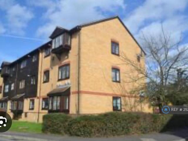 Thornbury Road, Isleworth, TW7 2 bed flat to rent £1,800 pcm £415 pw