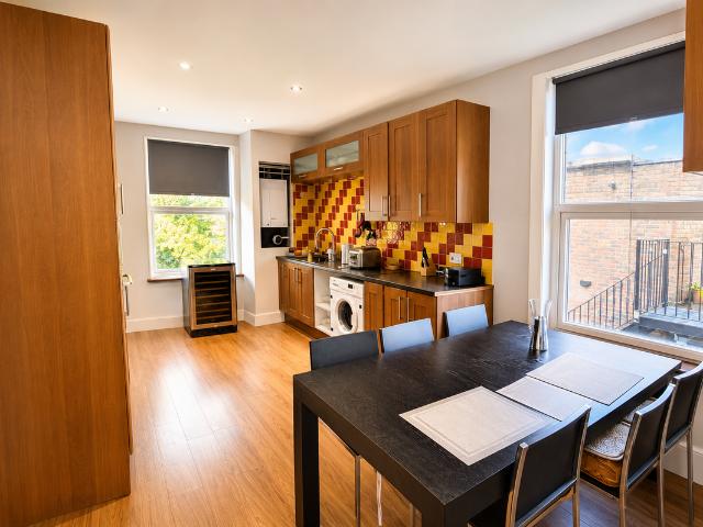 Thornbury Road, Isleworth TW7, 3 bed flat to rent, £2,200 pcm | PrimeLocation