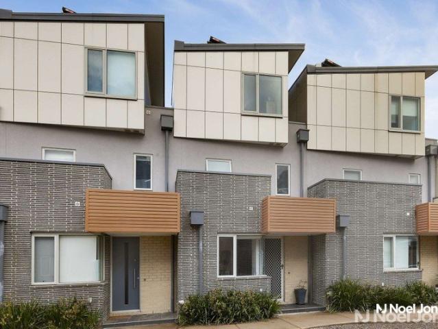 Thornbury Townhouse With Versatility