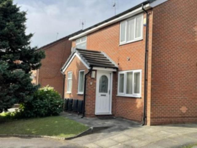 Thorndale Close, Royton, Oldham 2 bed semi detached house to rent £975 pcm £225 pw