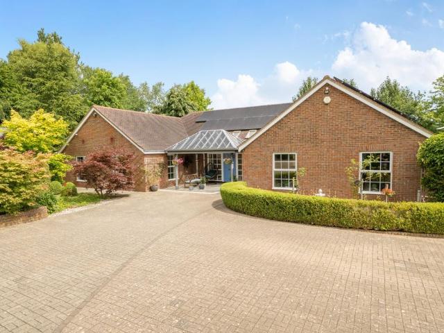 Thornden Lane, Rolvenden Layne. 4 bed detached house to rent £3,500 pcm £808 pw