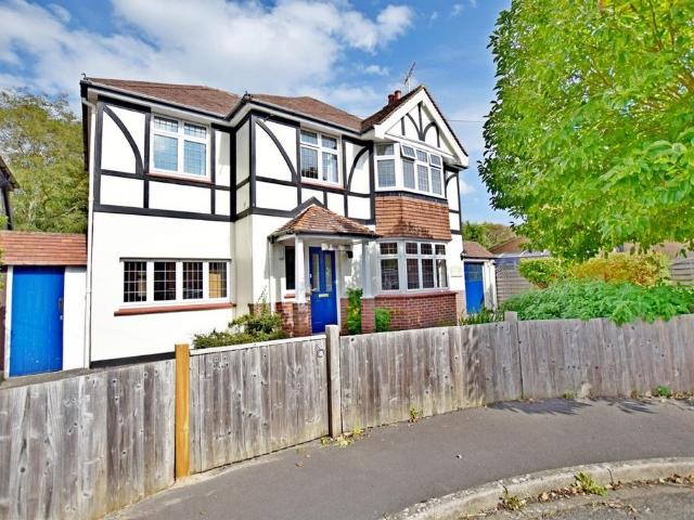 Thorndene Avenue, Bognor Regis, PO21 5 bed detached house to rent £2,500 pcm £577 pw