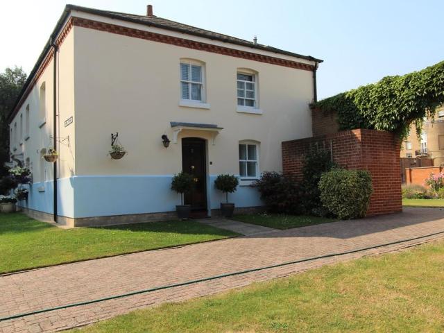Thorndon Park, Ingrave, Brentwood CM13, 2 bed end terrace house to rent, £2,100 pcm | PrimeLocation
