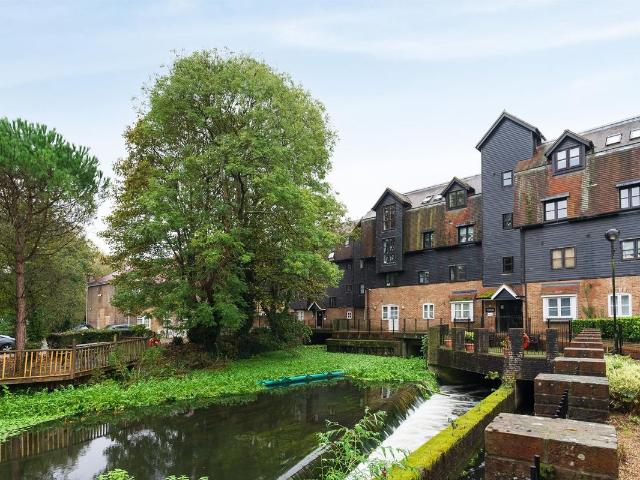 Thorney Mill Road, West Drayton UB7, 2 bed flat to rent, £1,700 pcm | PrimeLocation