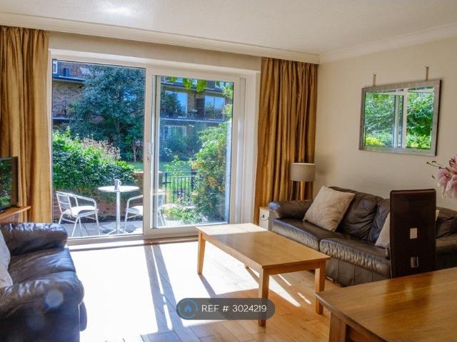 Thorney Crescent, London SW11, 3 bed flat to rent, £3,960 pcm | PrimeLocation