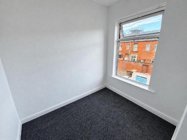 Thorne Street, Bolton 2 bed terraced house to rent £800 pcm £185 pw