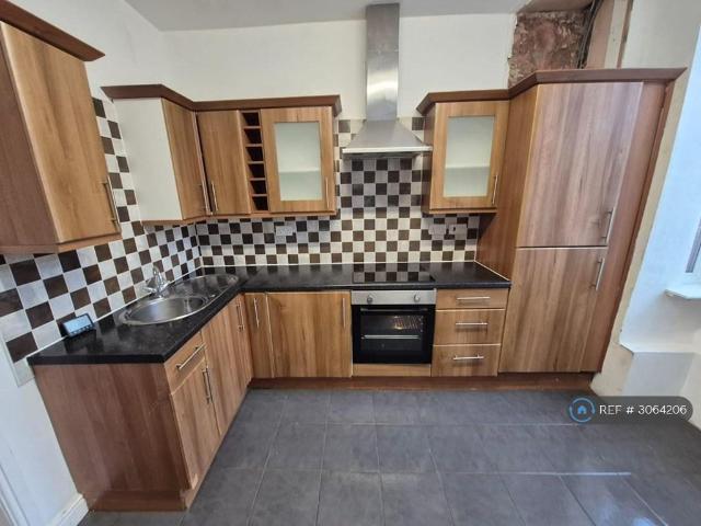 Thorne Street, Farnworth, Bolton, BL4 2 bed terraced house to rent £850 pcm £196 pw