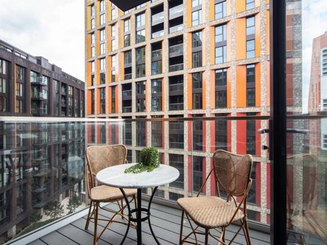 Thornes House, Charles Clowes Walk, London SW11, 3 bed flat to rent, £6,218 pcm | PrimeLocation
