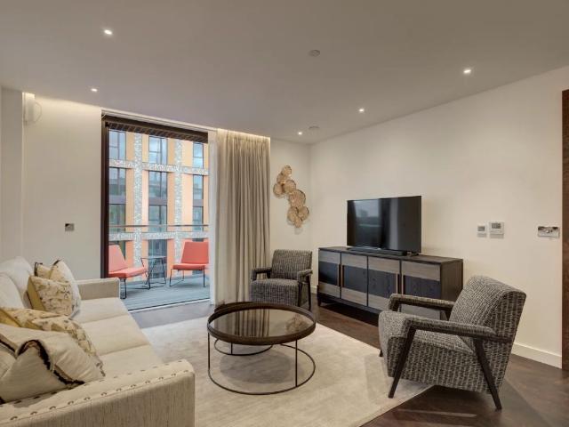Thornes House, Charles Clowes Walk, London SW11, 3 bed flat to rent, £6,283 pcm | PrimeLocation