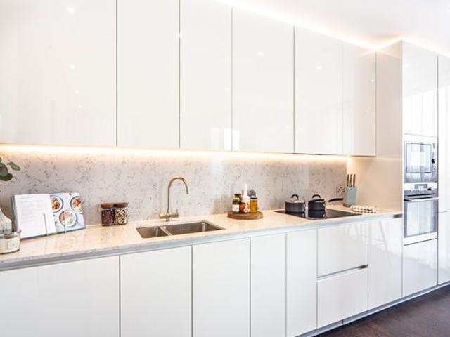 Thornes House, Charles Clowes Walk, London SW11, 2 bed flat to rent, £4,507 pcm | PrimeLocation