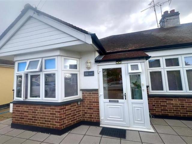 Thornford Gardens, Southend on Sea 4 bed bungalow to rent £1,650 pcm £381 pw