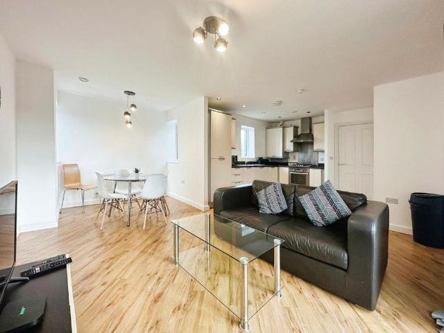 Thornhill Court, Langley SL3 2 bed apartment to rent £1,550 pcm £358 pw